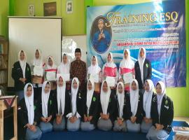 Training ESQ ``Menjadi Siswa Sukses dengan Cerdas Emosi dan Spiritual ``